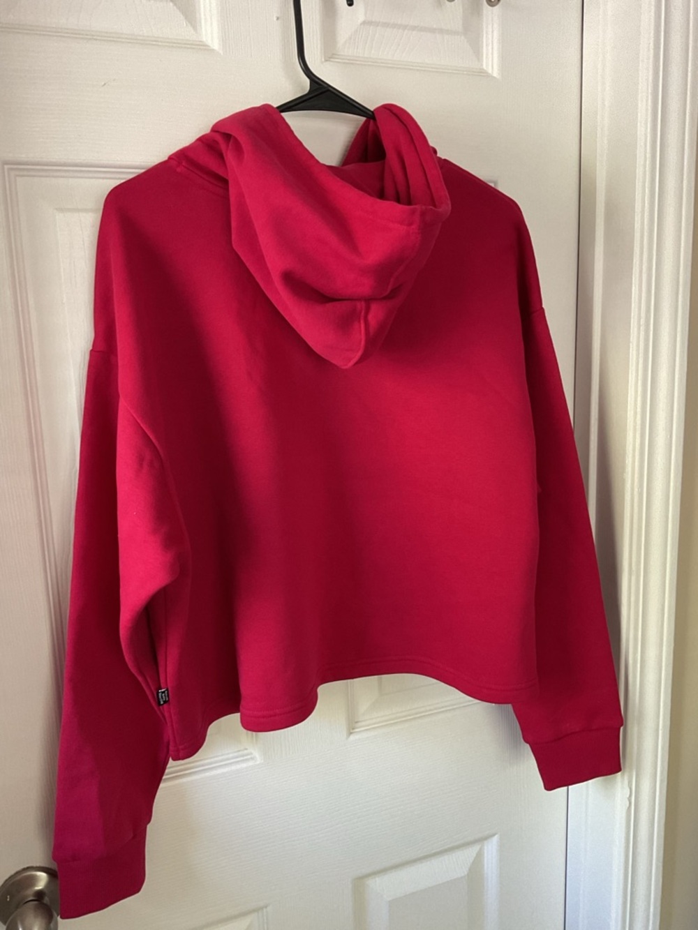 Puma Cropped Hoodie Red Pink Logo Pullover Sweatshirt Women’s L NWT - Picture 4 of 10